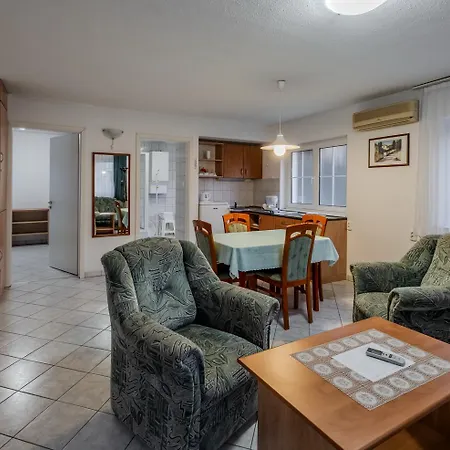 Amphora Apartahotel 4*